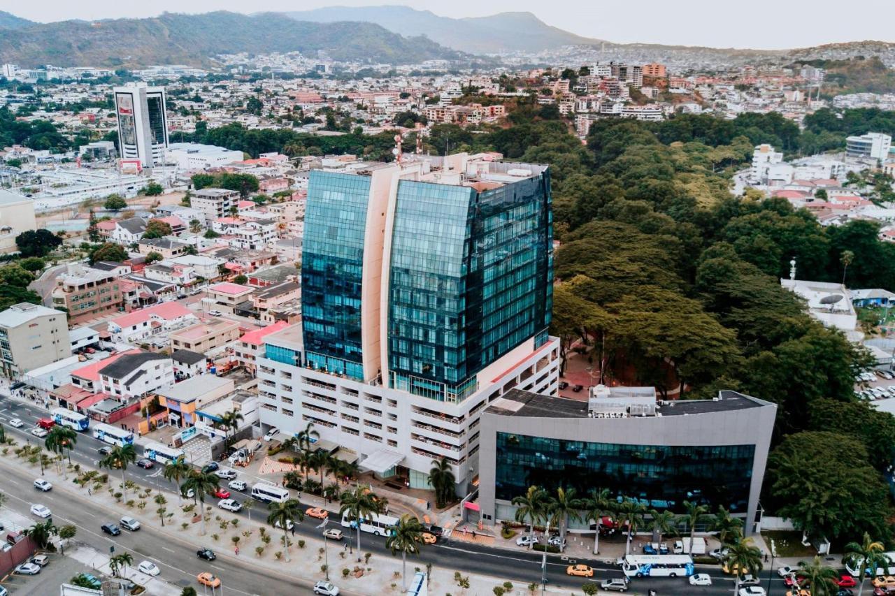 Courtyard By Marriott Guayaquil Hotell Exteriör bild