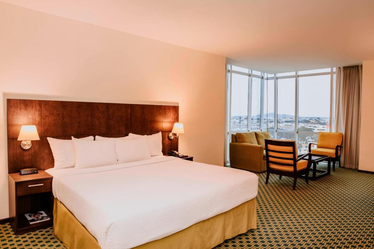Courtyard By Marriott Guayaquil Hotell Exteriör bild