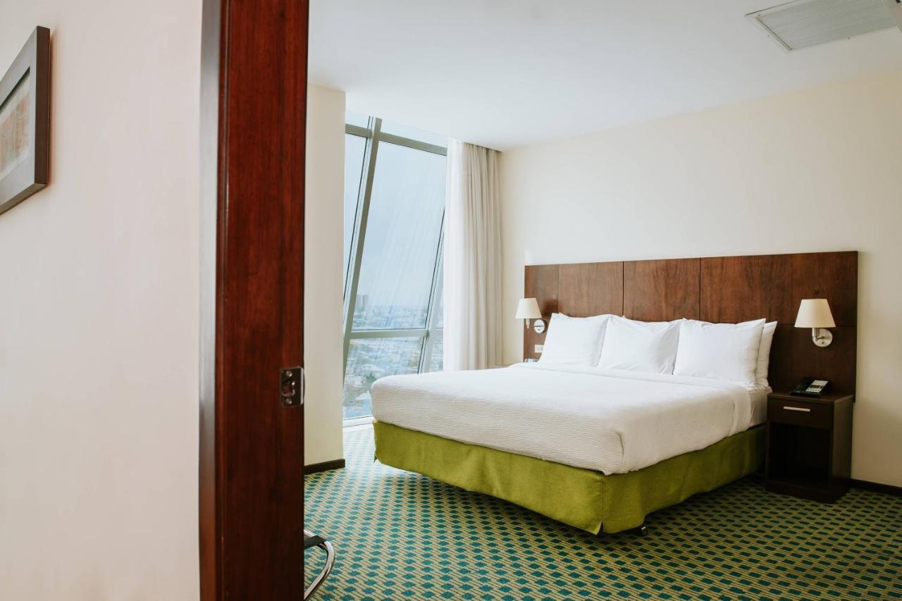 Courtyard By Marriott Guayaquil Hotell Exteriör bild