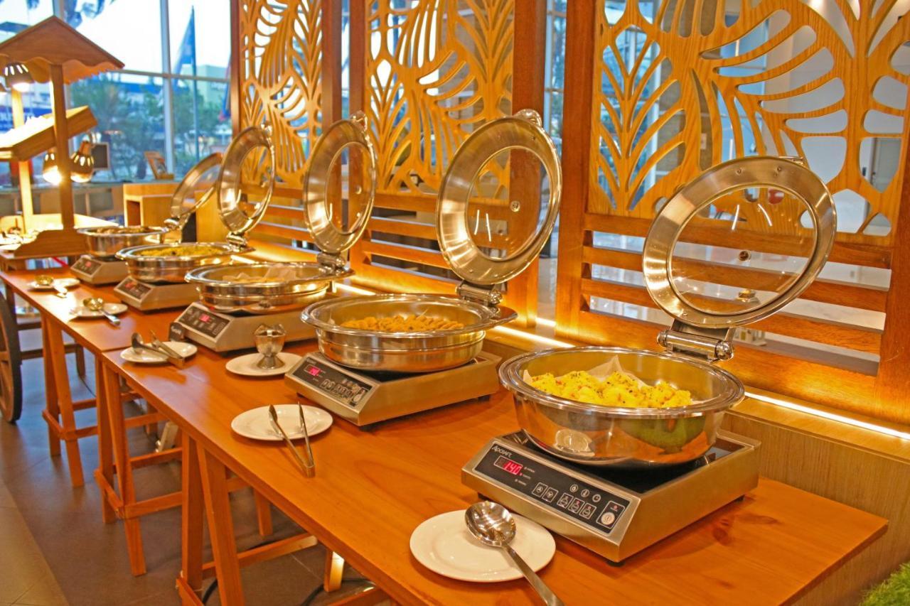 Courtyard By Marriott Guayaquil Hotell Exteriör bild