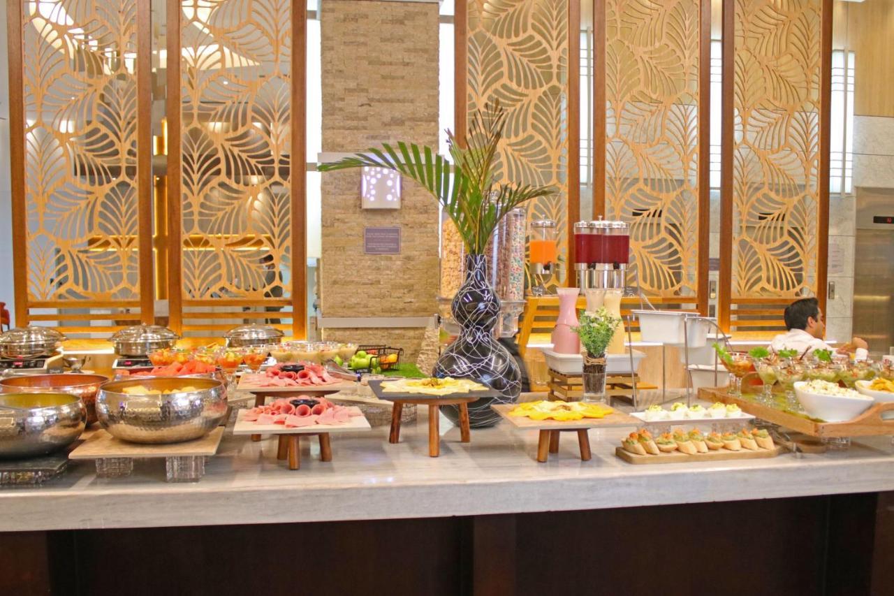 Courtyard By Marriott Guayaquil Hotell Exteriör bild