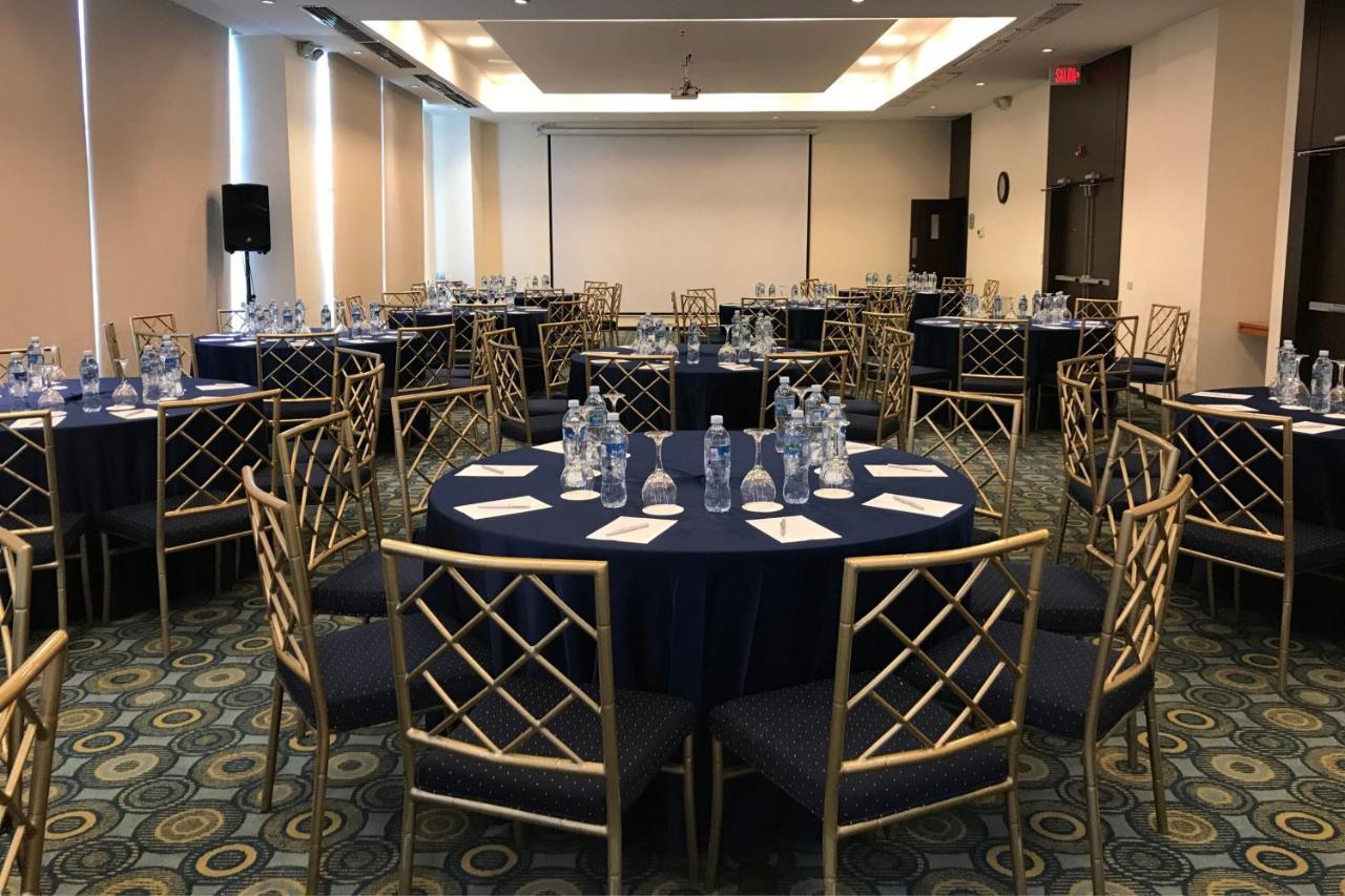 Courtyard By Marriott Guayaquil Hotell Exteriör bild