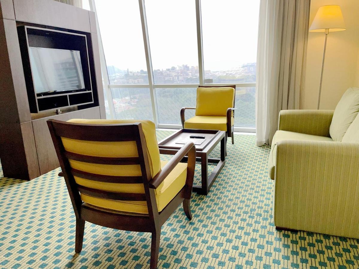 Courtyard By Marriott Guayaquil Hotell Exteriör bild