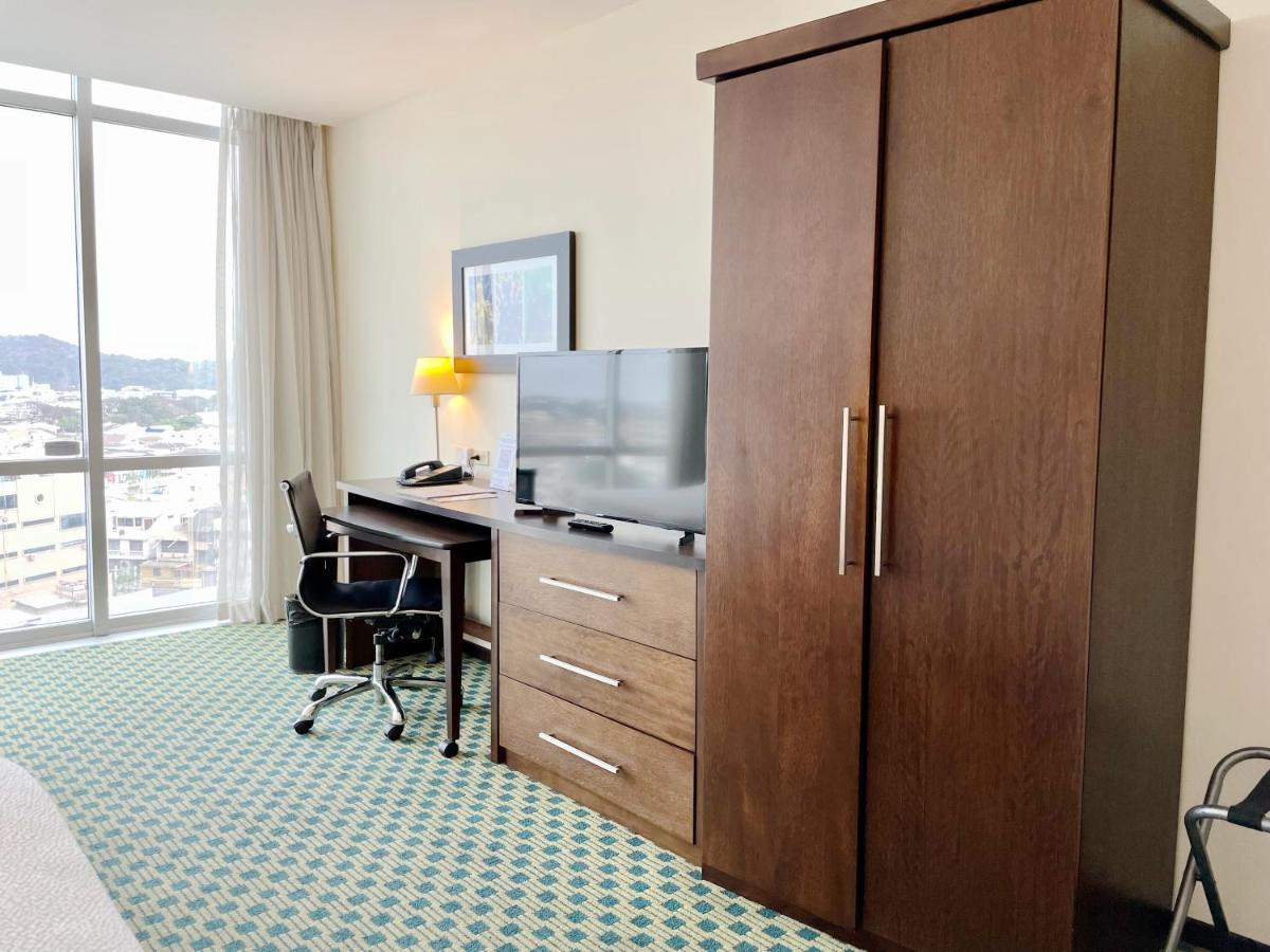 Courtyard By Marriott Guayaquil Hotell Exteriör bild