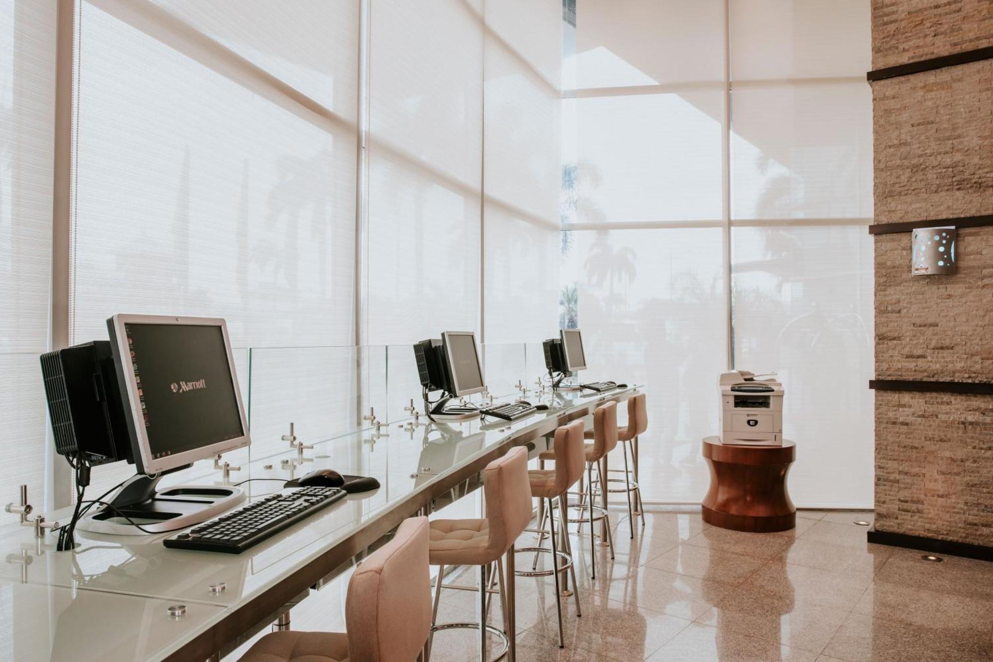 Courtyard By Marriott Guayaquil Hotell Exteriör bild