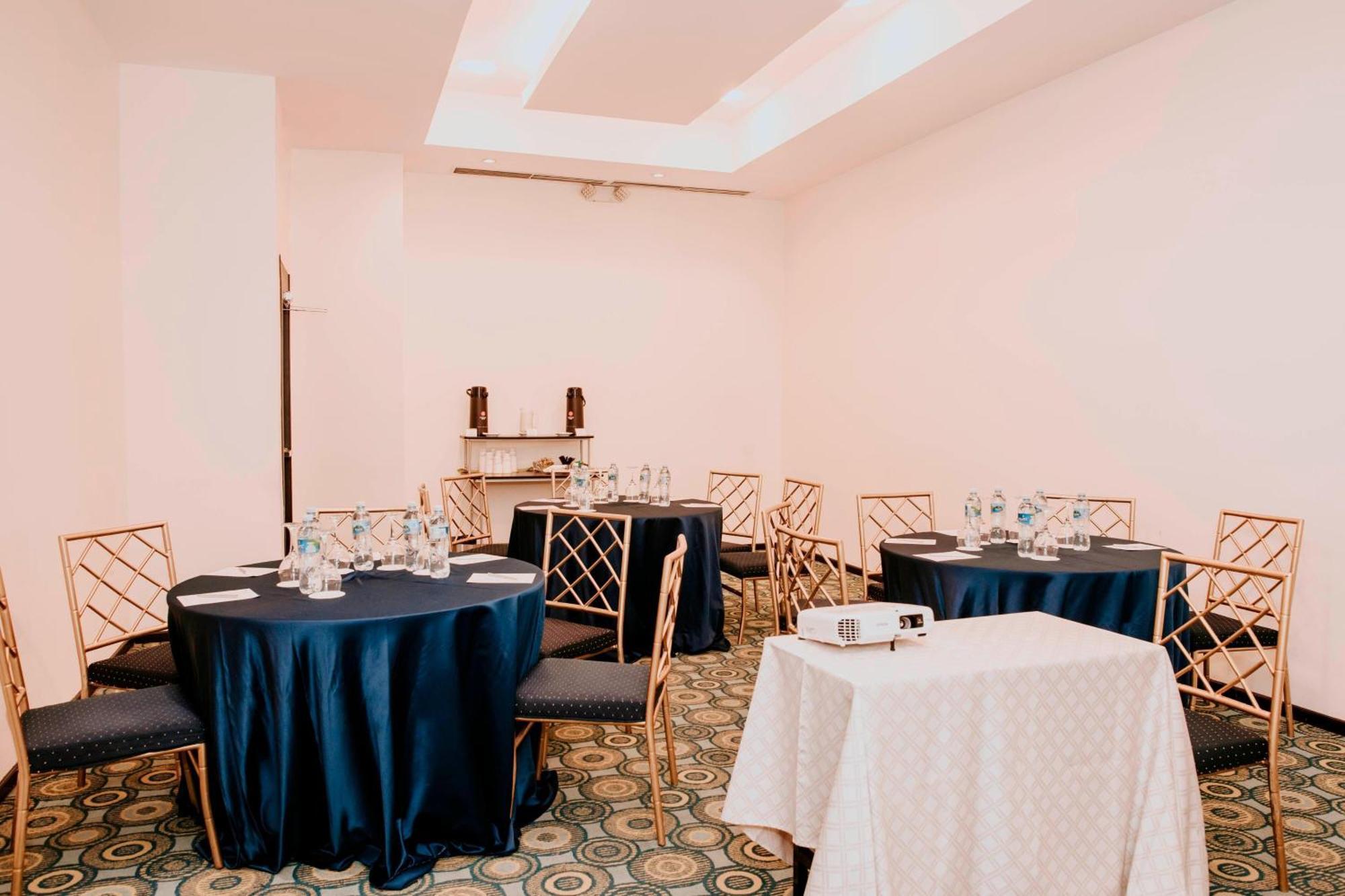 Courtyard By Marriott Guayaquil Hotell Exteriör bild