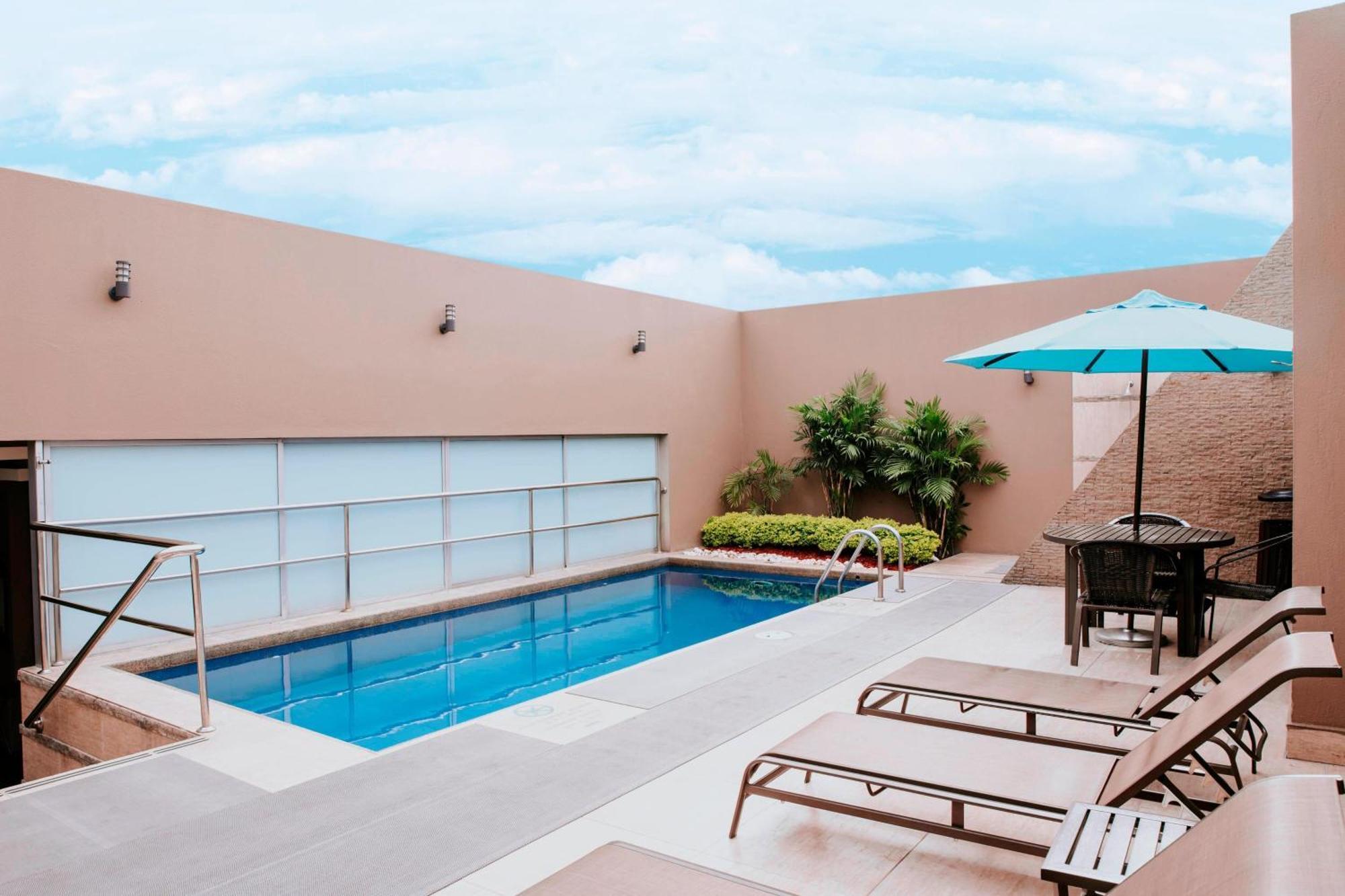 Courtyard By Marriott Guayaquil Hotell Exteriör bild